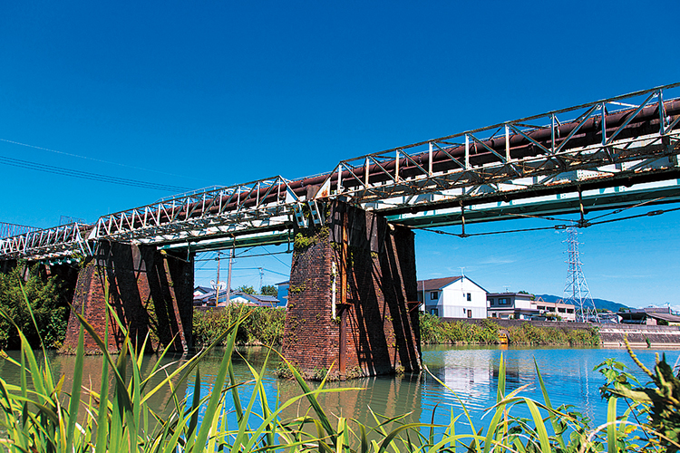 専用鉄道敷跡・橋脚の写真