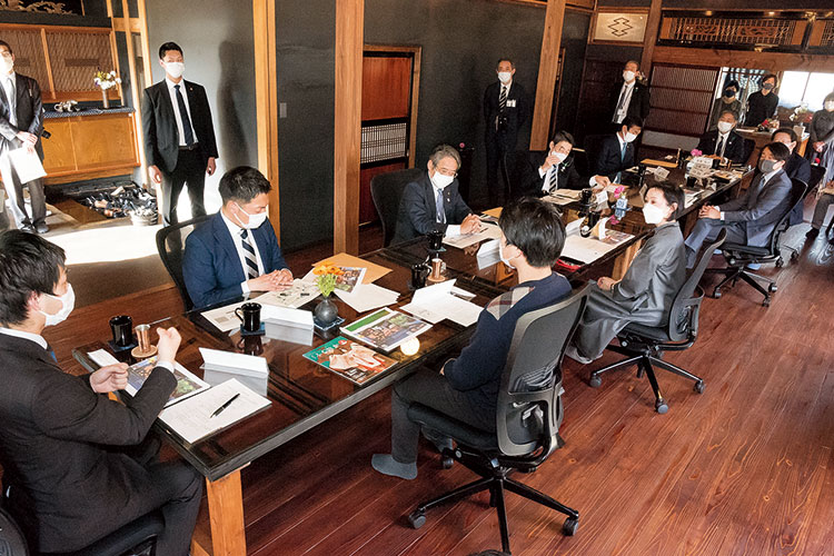 地域で活躍する皆さんとの会議中の写真 地域で活躍する皆さんとの会議中の写真