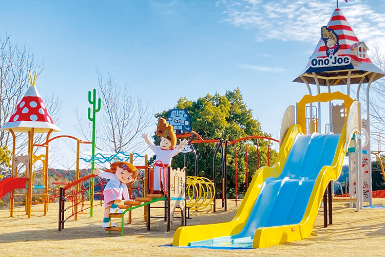 大野城いこいの森中央公園にある大きな滑り台の写真 大野城いこいの森中央公園にある大きな滑り台の写真