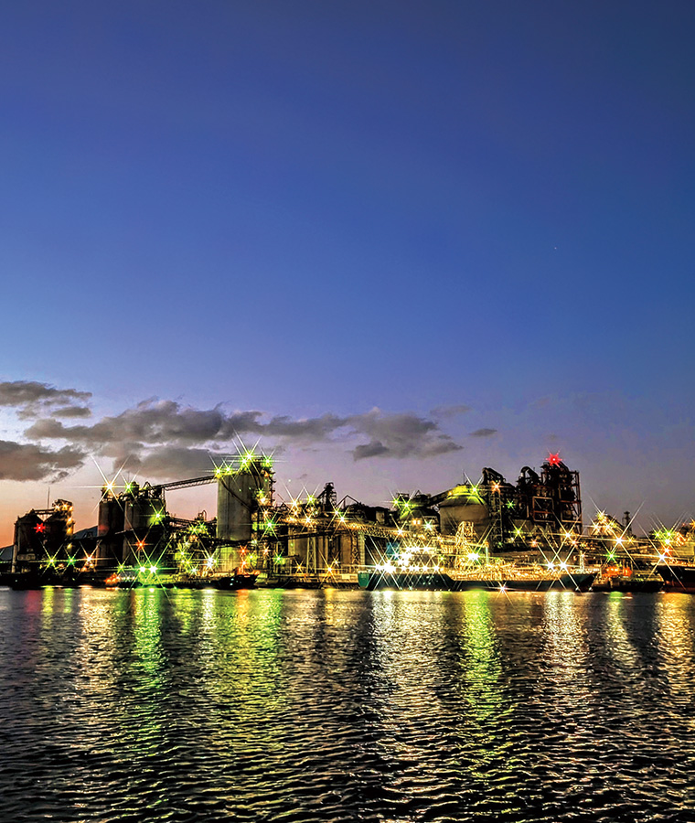夜景がきれいな工場群の写真 夜景がきれいな工場群の写真