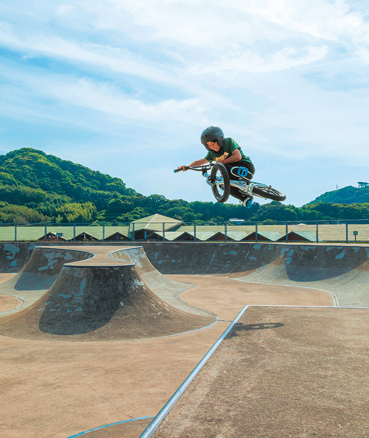 古賀市スケートパークでBMXを楽しむ人の写真 古賀市スケートパークでBMXを楽しむ人の写真