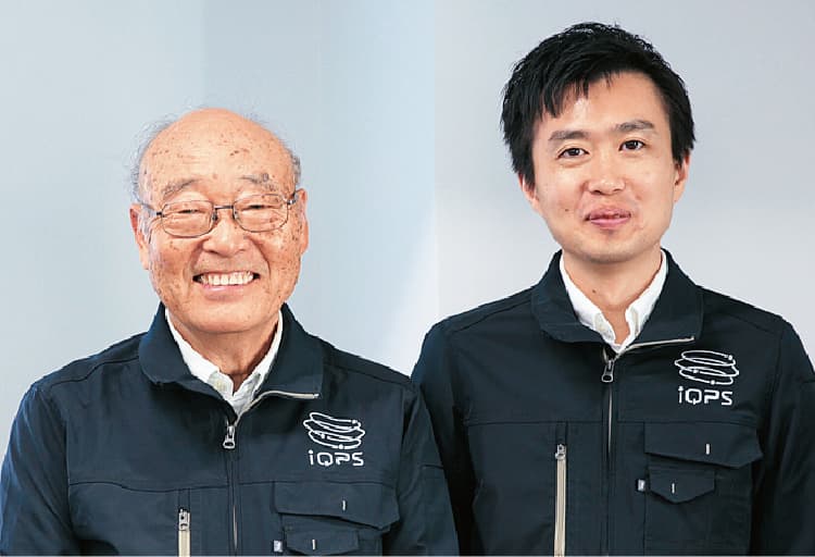 創業者の八坂氏（左）とCEOの大西氏の写真