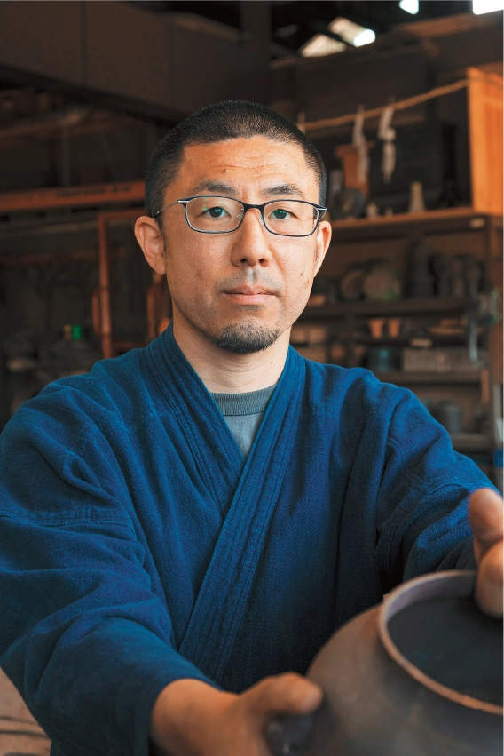 芦屋鋳物師の樋口陽介(ひぐち ようすけ)さんの写真