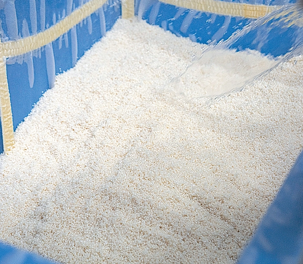 原料処理（洗米・蒸し）の様子