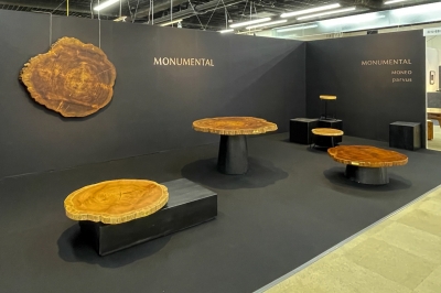 「Monumental（モニュメンタル）が展示されたブースの写真