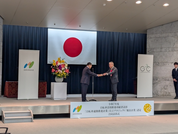 表彰式の様子（表彰状授与）