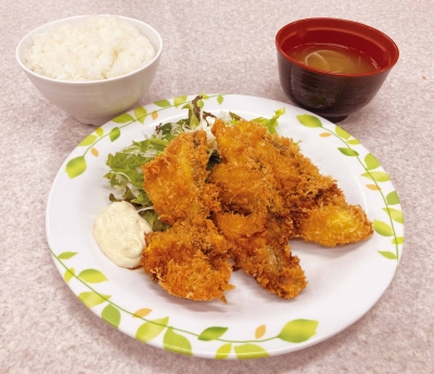 アジフライ定食の写真です。