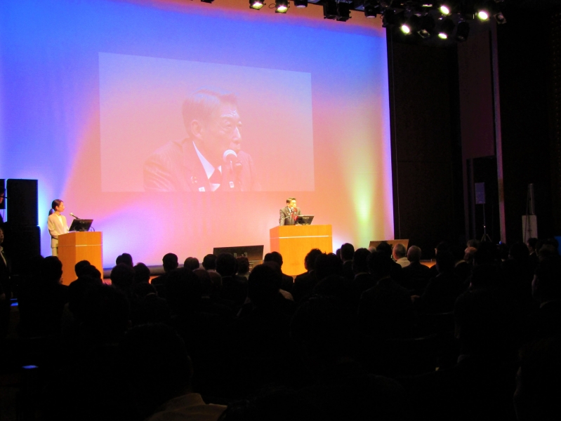 挨拶する知事の写真です。