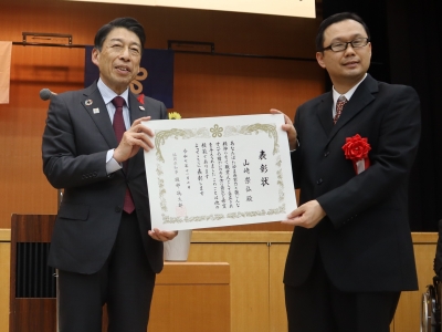 山崎崇弘氏