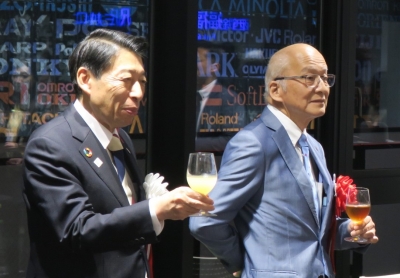 交流会の様子（飲み物はソフトドリンクです）①