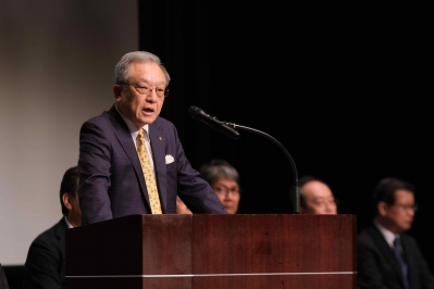 フォーラムの様子（谷川会長による報告）