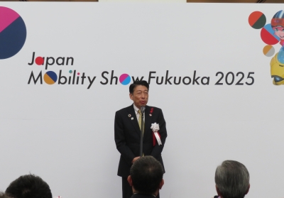 あいさつする知事