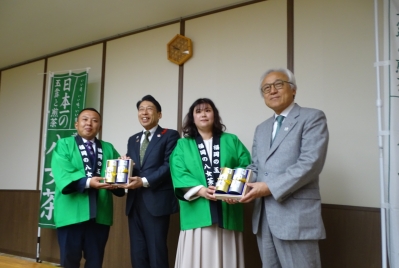 出品茶の贈呈
