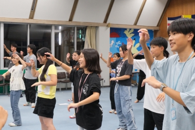 世界のお祭り（中学生と留学生が協働し6か国の出し物）