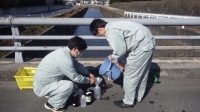 河川水の採水