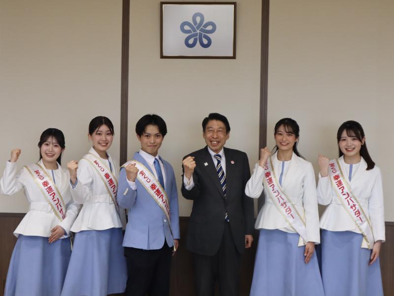 知事と第2期宝くじ幸運アンバサダーのみなさん