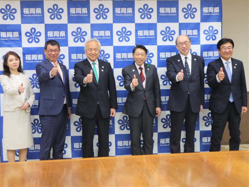 知事写真