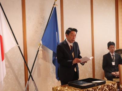 （写真）式辞（祝辞）を述べる知事