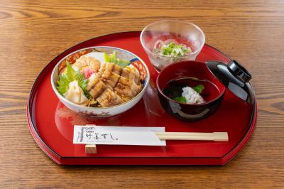 特別メニューの一例(鱧の蒸し鮨)