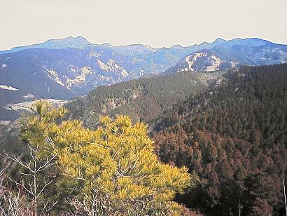 釈迦ヶ岳より英彦山・岳滅鬼山を望む