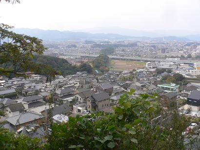 展望台より水城跡を望む