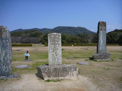 太宰府市太宰府政庁跡より望む四王寺山