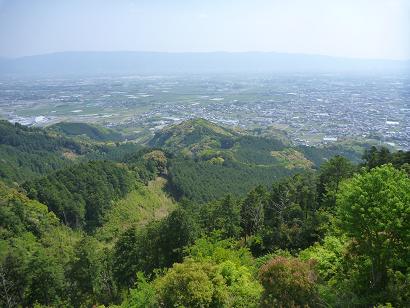 朝倉市大平山より筑後平野の向うに耳納山地を望む