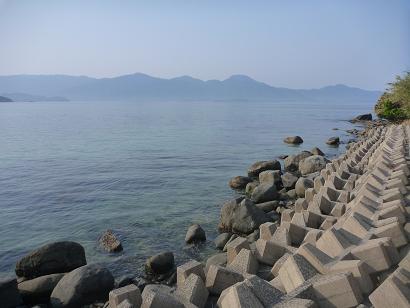 糸島市野辺崎付近より浮岳、二丈岳、十坊山を望む