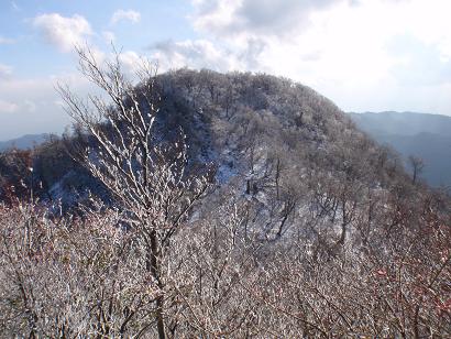 英彦山中岳より望む雪化粧の南岳