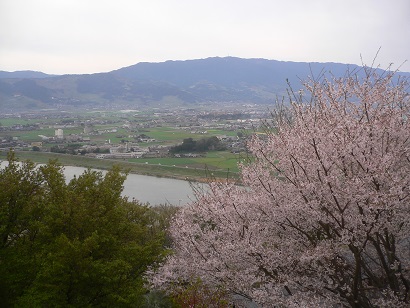 朝倉市杷木の高山から望む筑後川と耳納連山