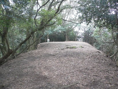 城跡の雰囲気が残る笠置山山頂