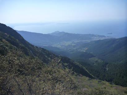 浮岳より串崎の向こうに唐津湾を望む