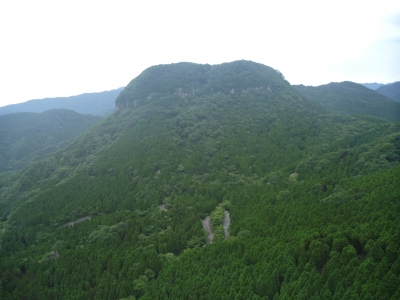 英彦山望雲台から鷹ノ巣山を望んだ写真です