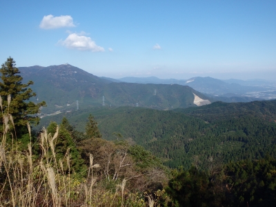 大根地山から三郡山を望んだ写真です