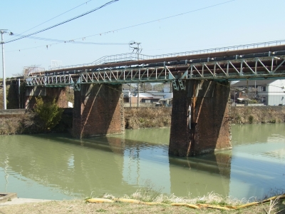 三池炭鉱専用鉄道敷跡です。各坑口から産出した石炭や資材を輸送するために敷設されました。